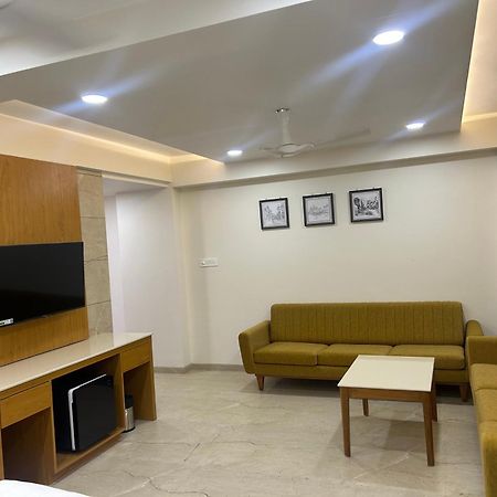 Hotel Flourish International Amhedabad Dış mekan fotoğraf