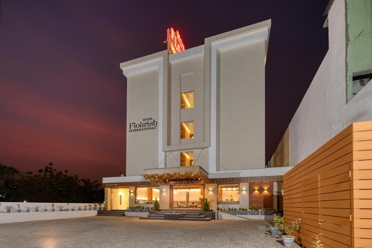 Hotel Flourish International Amhedabad Dış mekan fotoğraf
