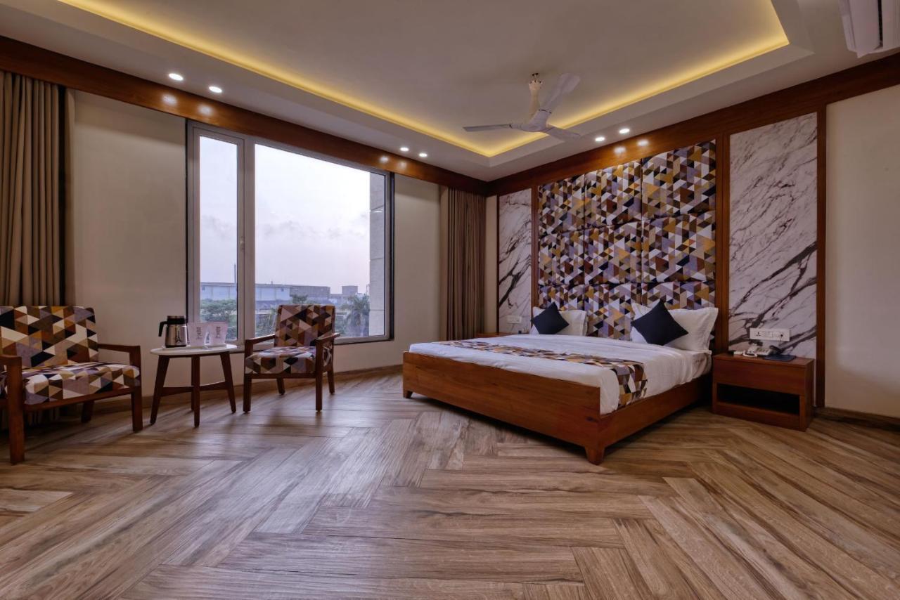 Hotel Flourish International Amhedabad Dış mekan fotoğraf