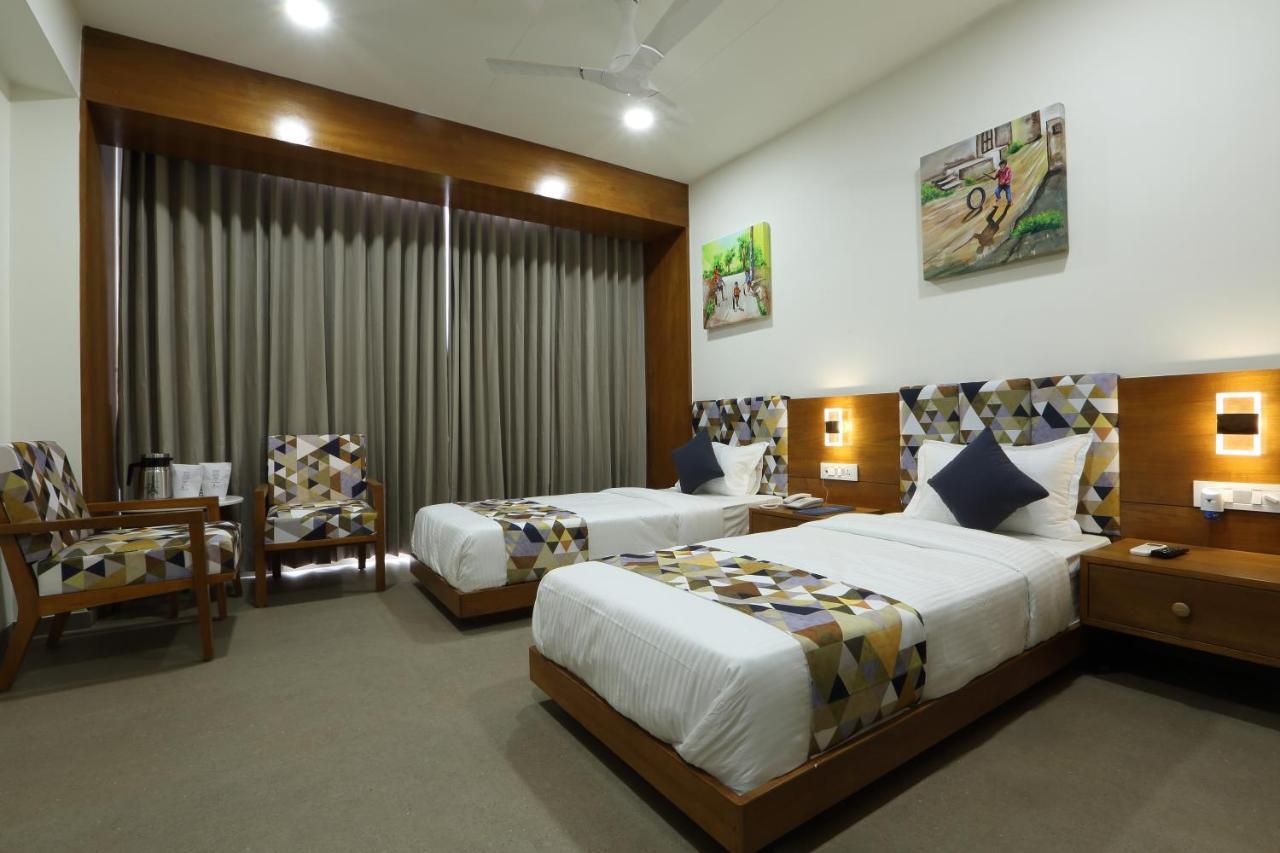 Hotel Flourish International Amhedabad Dış mekan fotoğraf