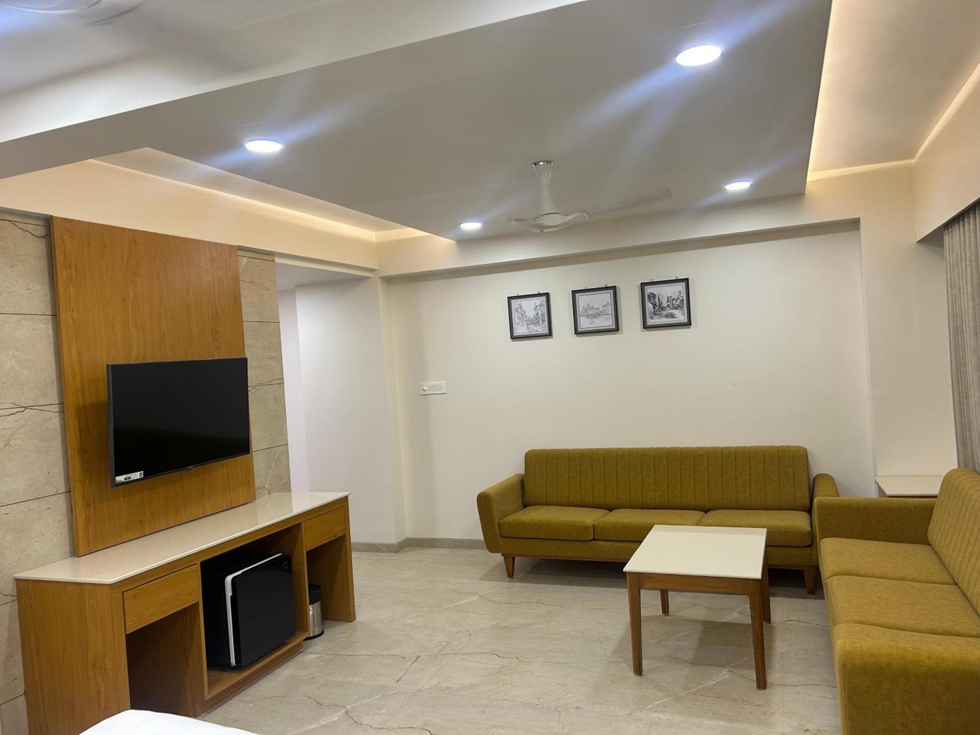 Hotel Flourish International Amhedabad Dış mekan fotoğraf